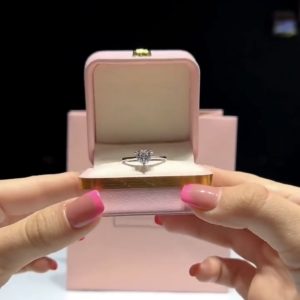 Diamond cut fingr ring